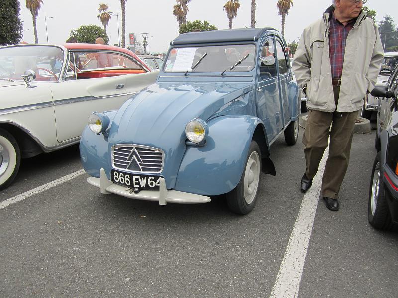IMG_0180.JPG - Cette 2CV a remporté l'épreuve du bidon de 2 l de POMPS: 58 km effectués avec 2 l d'essence soit 3.45 l / 100.
Par les temps qui courent...
