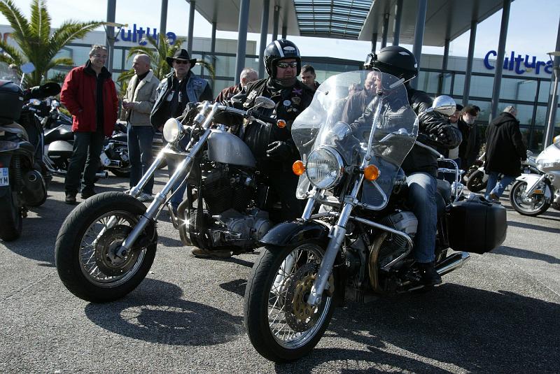 B45D0071.jpg - Et bien sur avec ce beau temps, beaucoup de motos