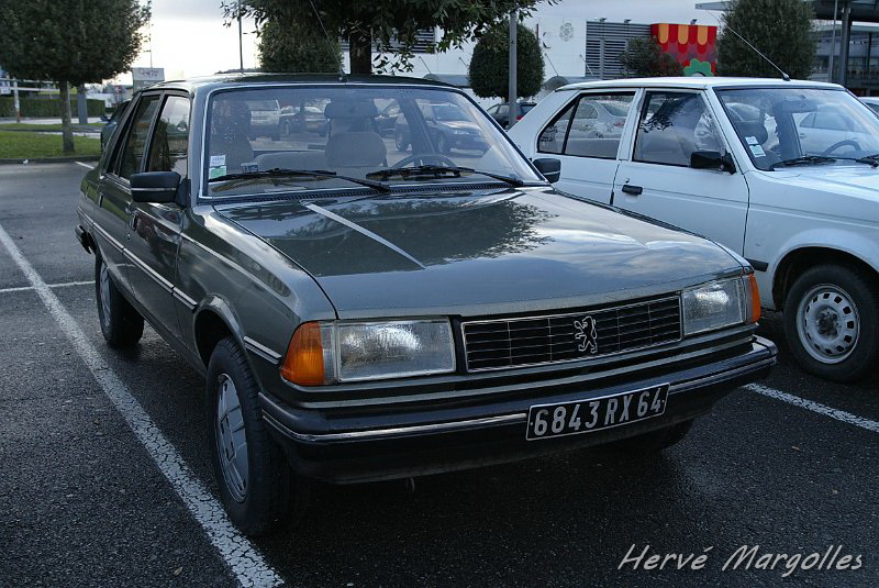 B45D0086.JPG - Peugeaot 305 SR