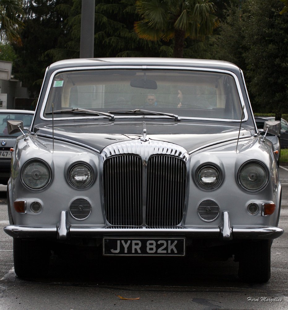 Daimler_DS420_04.jpg