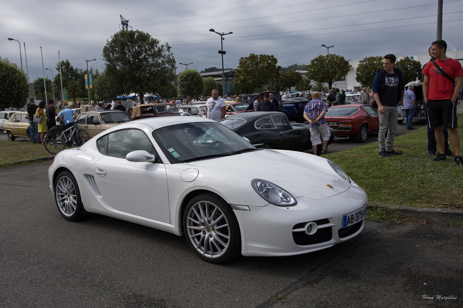 Porsche-Cayment-01.jpg