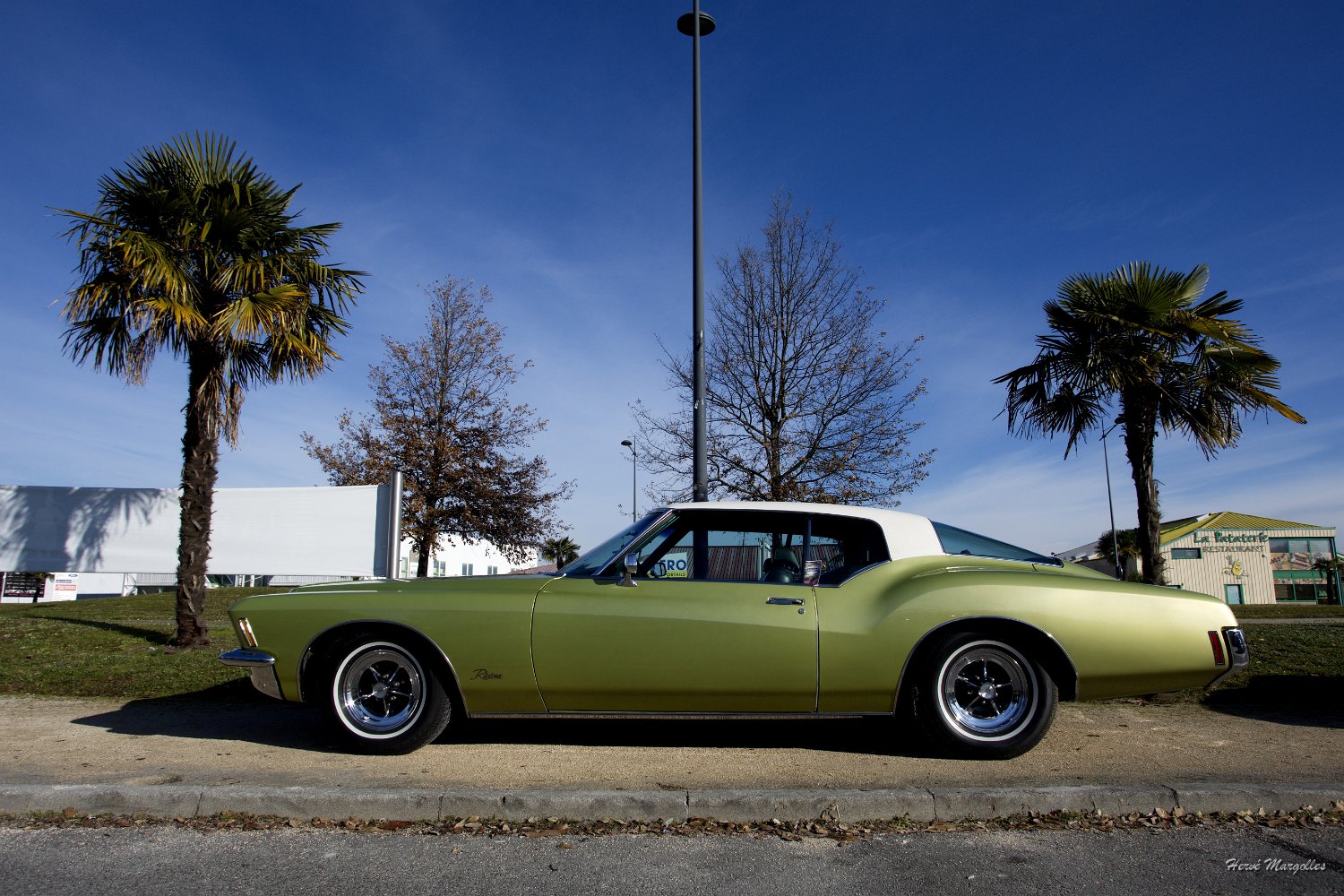 Buick-Riviera-01.jpg