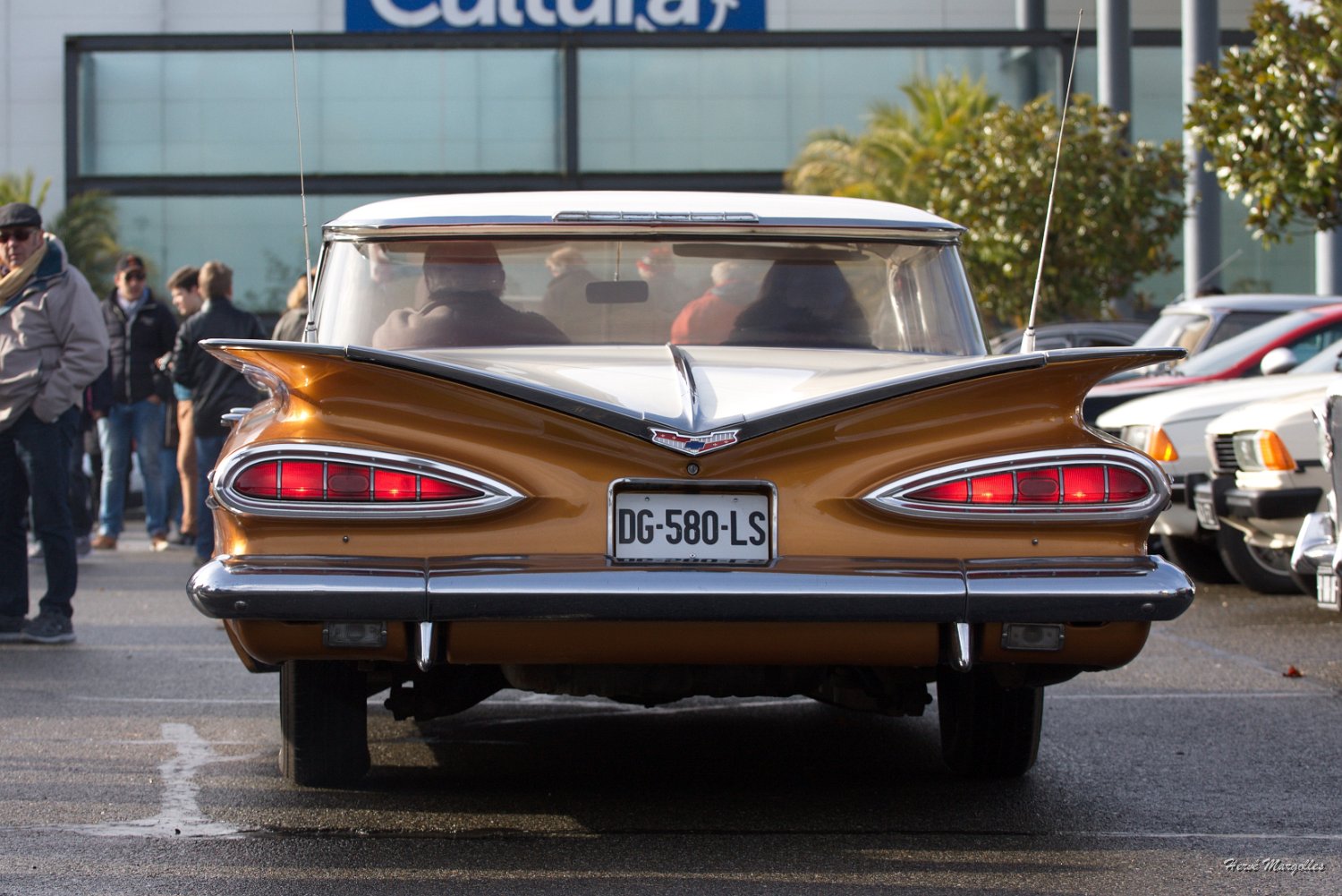 Chevrolet-Impala-01.jpg