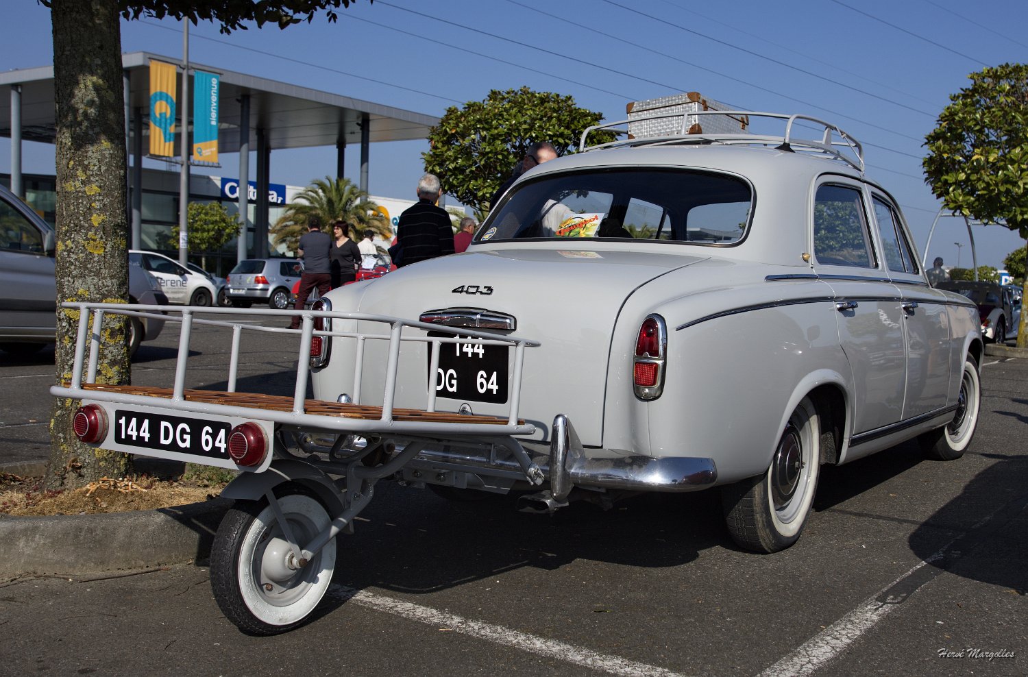 Peugeot-403-01.jpg