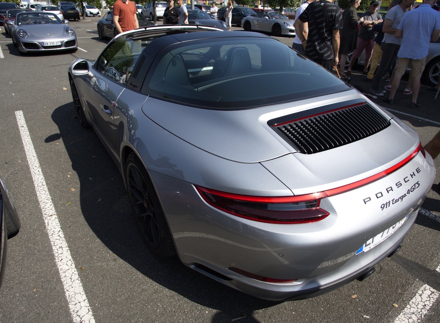 Porsche-04.jpg