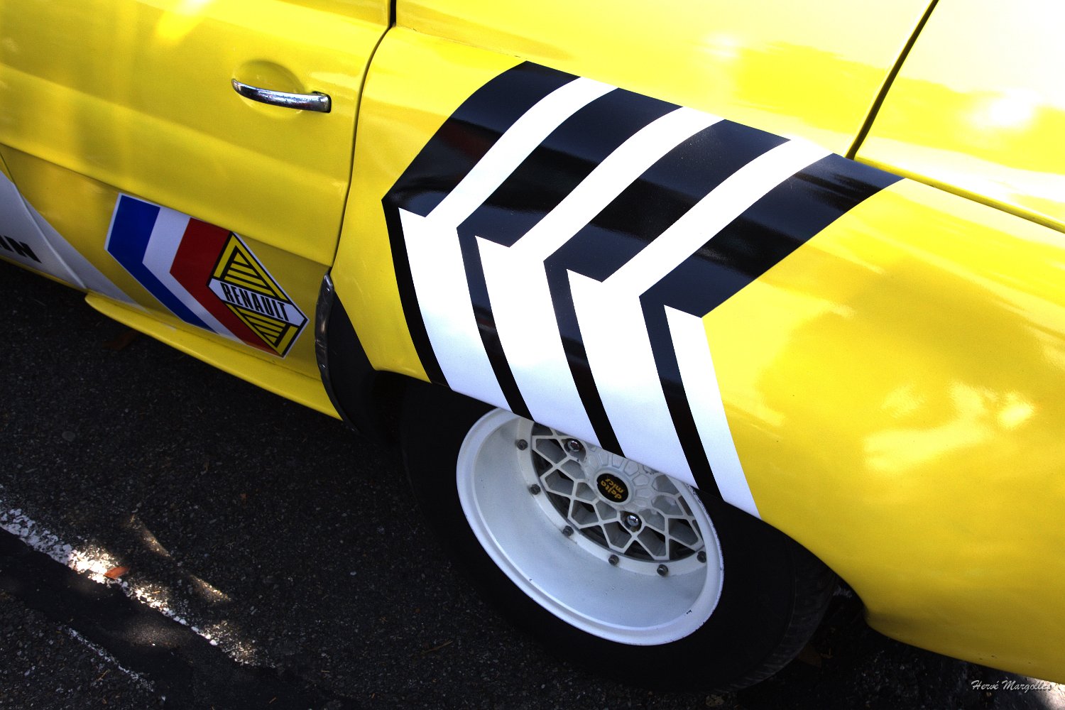 Renault_Dauphine-01.jpg