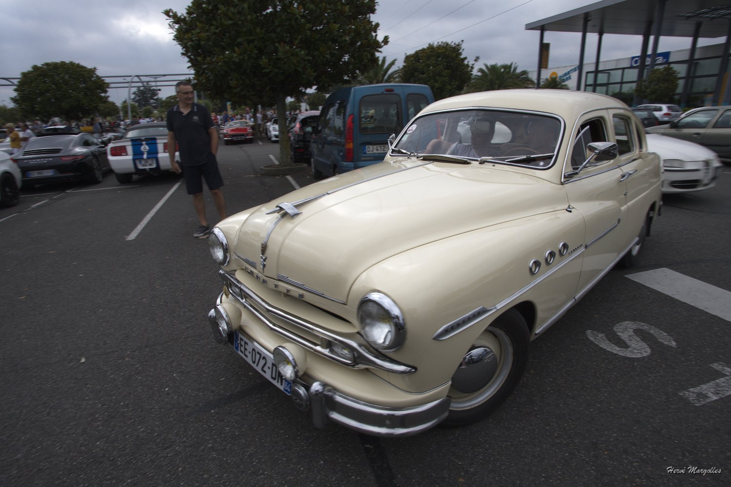 Ford-Vedette-01.jpg