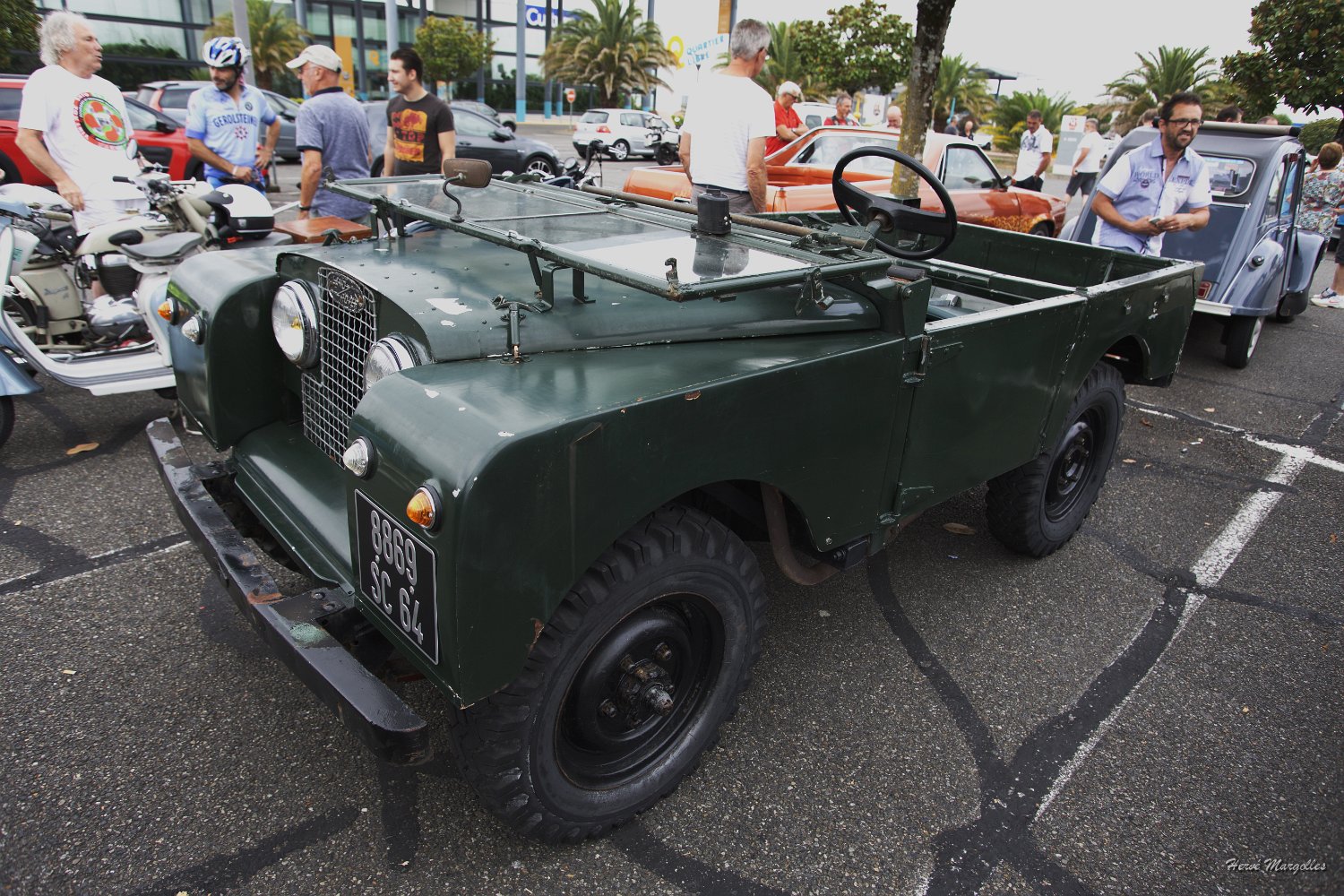 Land-Rover-01.jpg