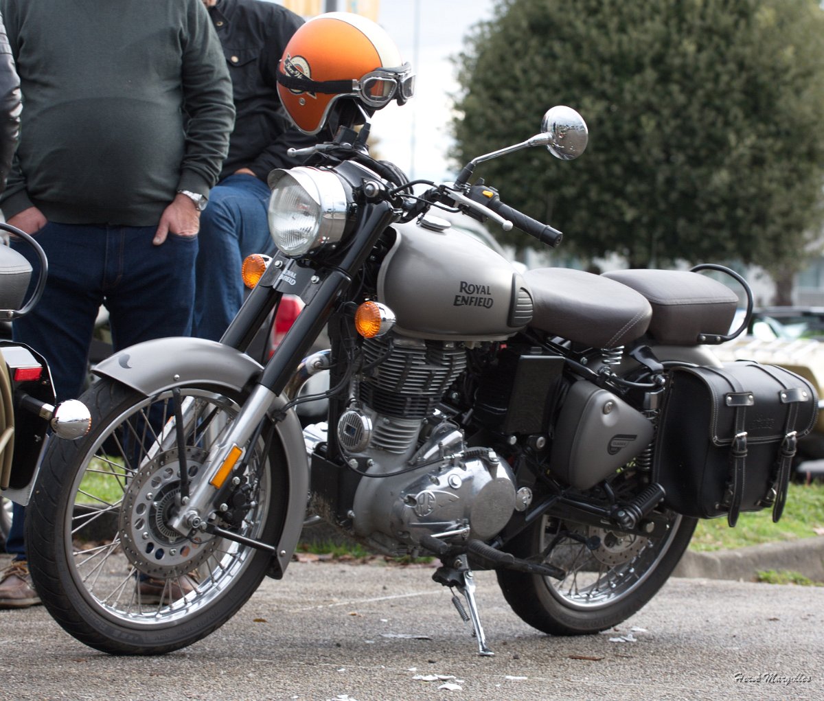 Royal-Enfield-03.jpg