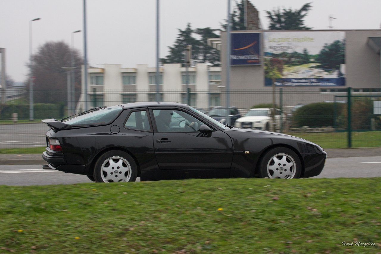 Porsche-944-01.jpg