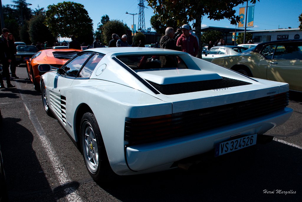 Ferrari-Testarosa-01.jpg