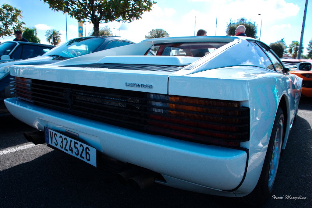 Ferrari-Testarosa-02.jpg