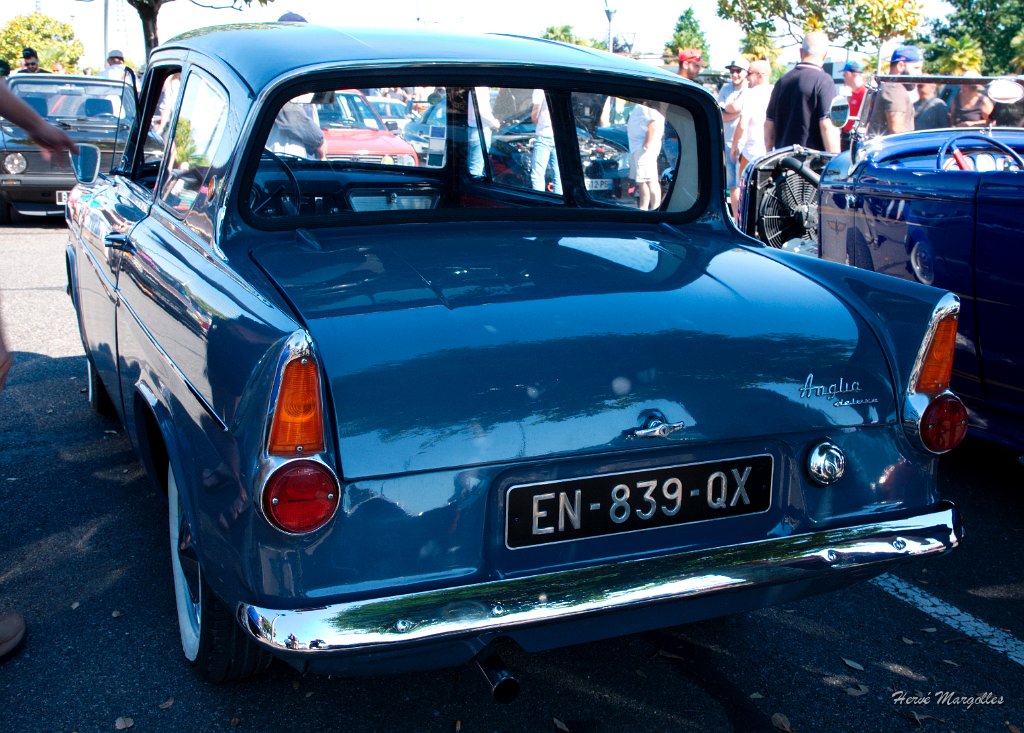 FORD-ANGLIA-03.jpg
