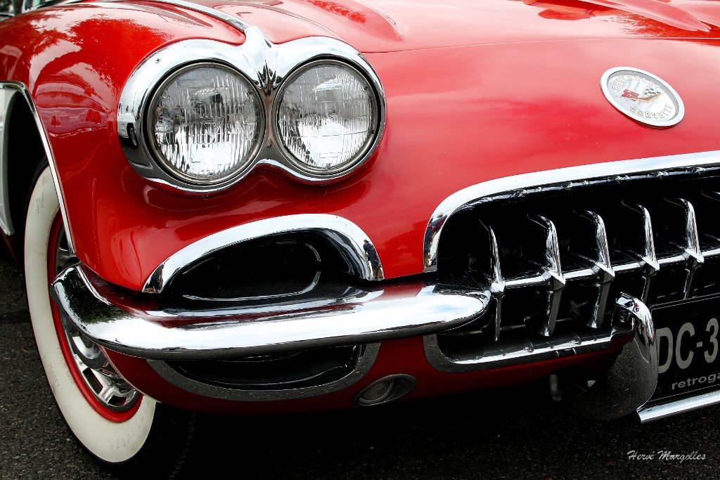Chevrolet_Corvette-01.jpg