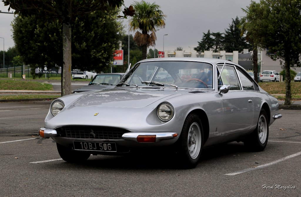 Ferrari_365GT_2+2-03.jpg