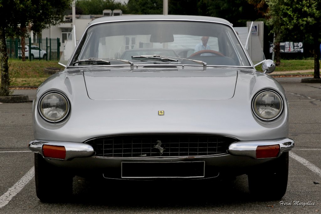 Ferrari_365GT_2+2-04.jpg