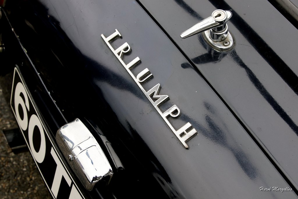 TRIUMPH-01.JPG