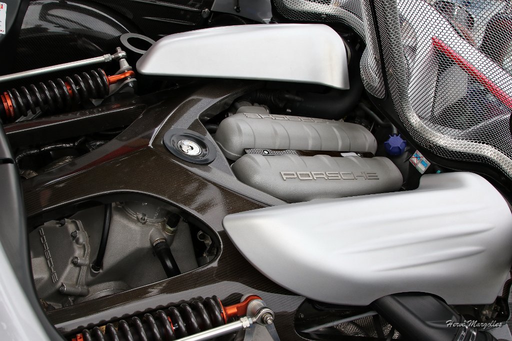 PORSCHE-CARRERA-GT-06.JPG