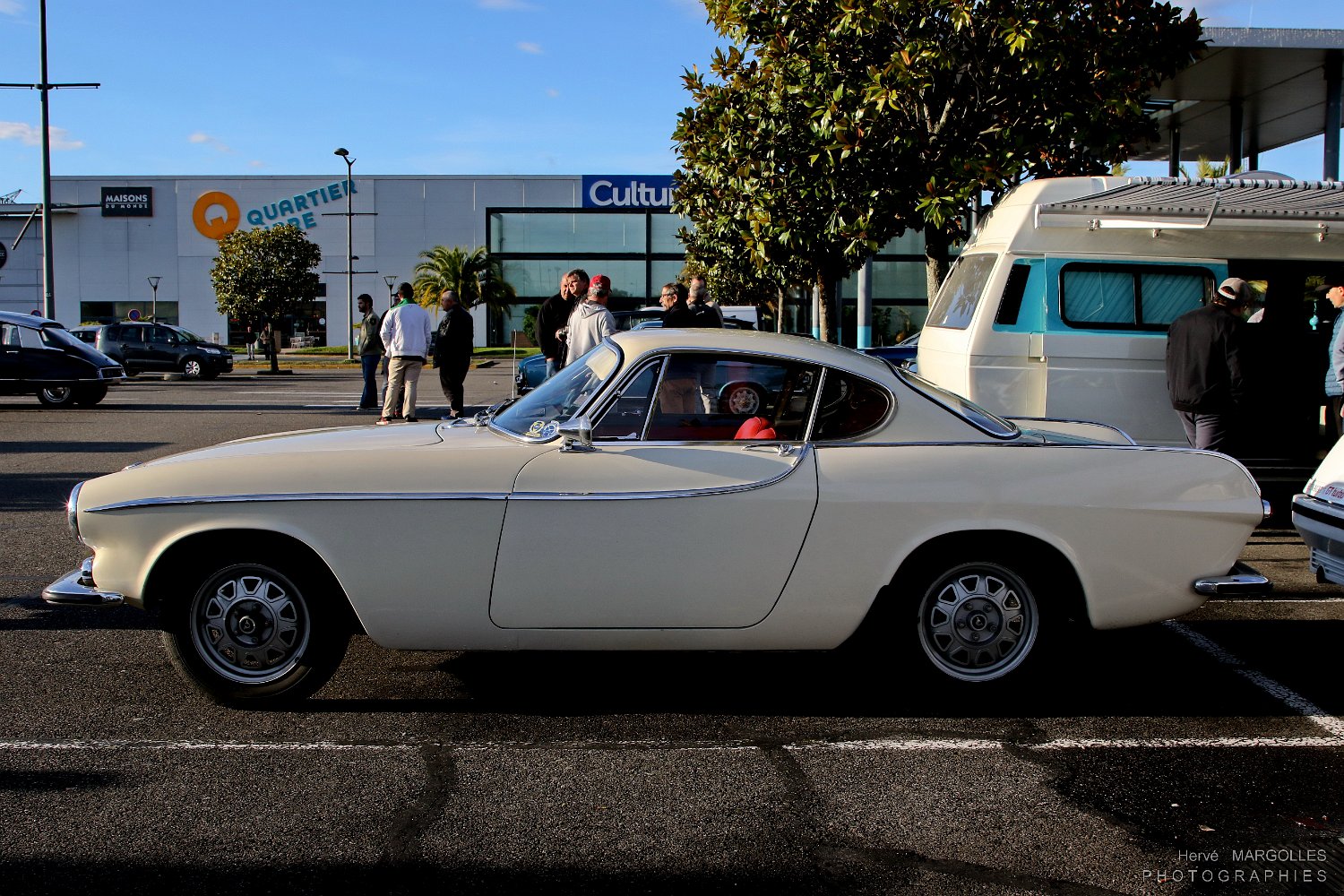 Volvo-P1800-03.jpg