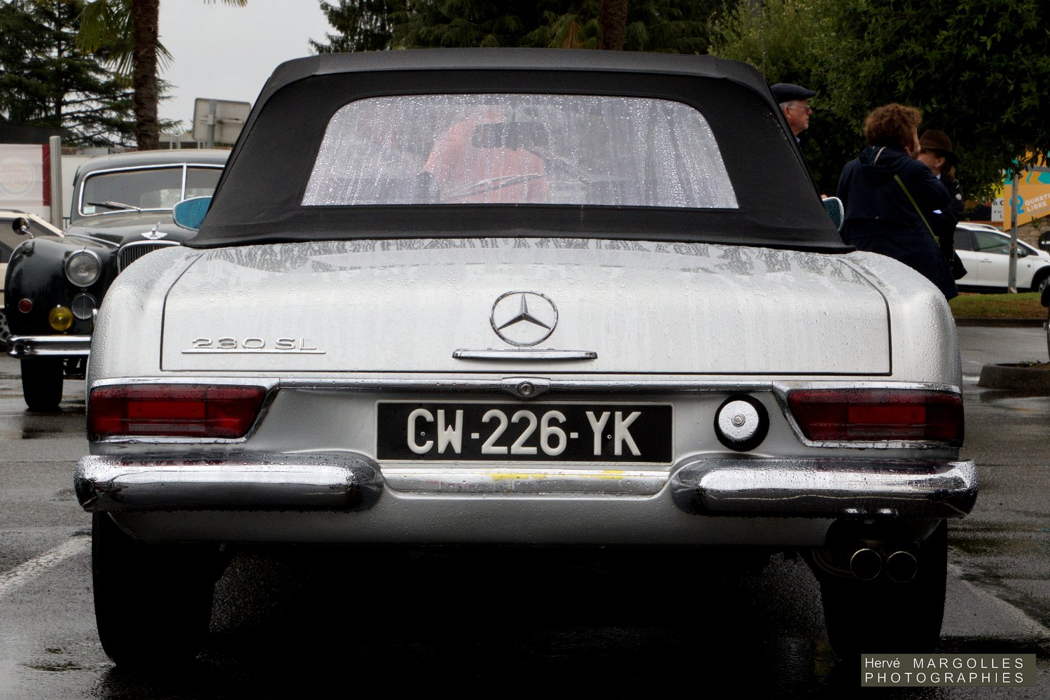 Mercedes-230_SL-02.jpg