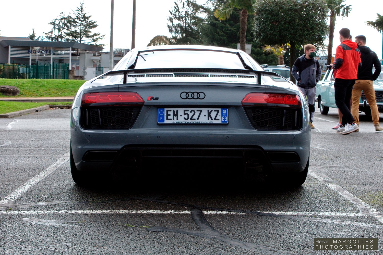 Audi-R8-V10-02.jpg