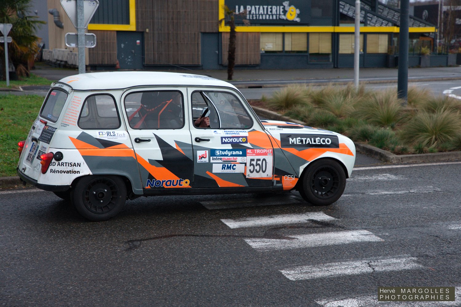 Renault-4-01.jpg