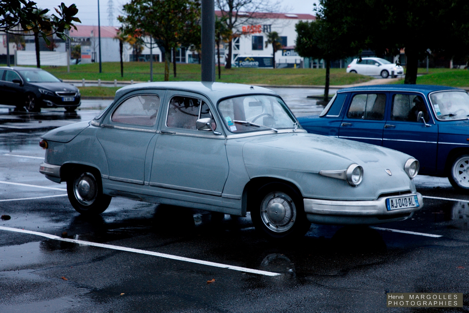 Panhard-PL17-01.jpg