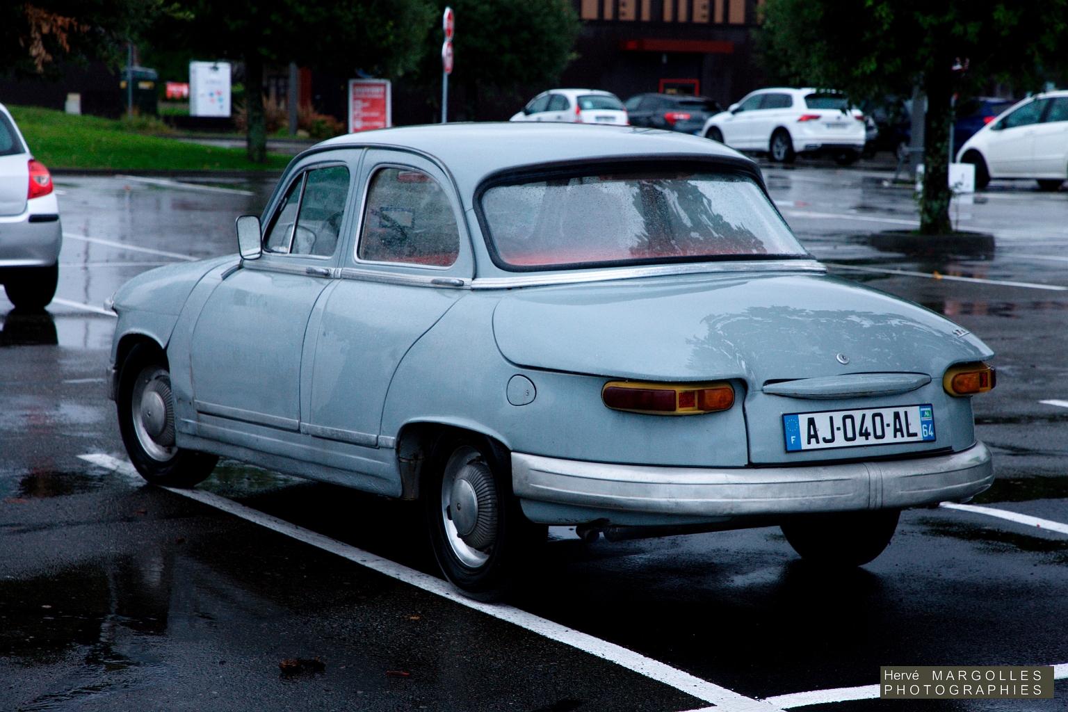 Panhard-PL17-02.jpg