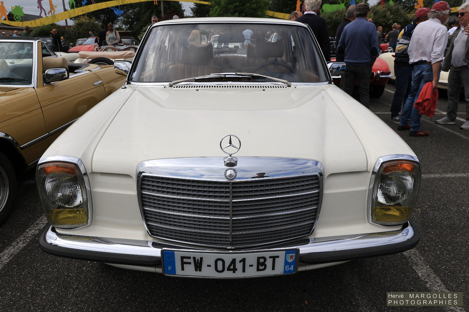 Mercedes-220-W114_02.jpg