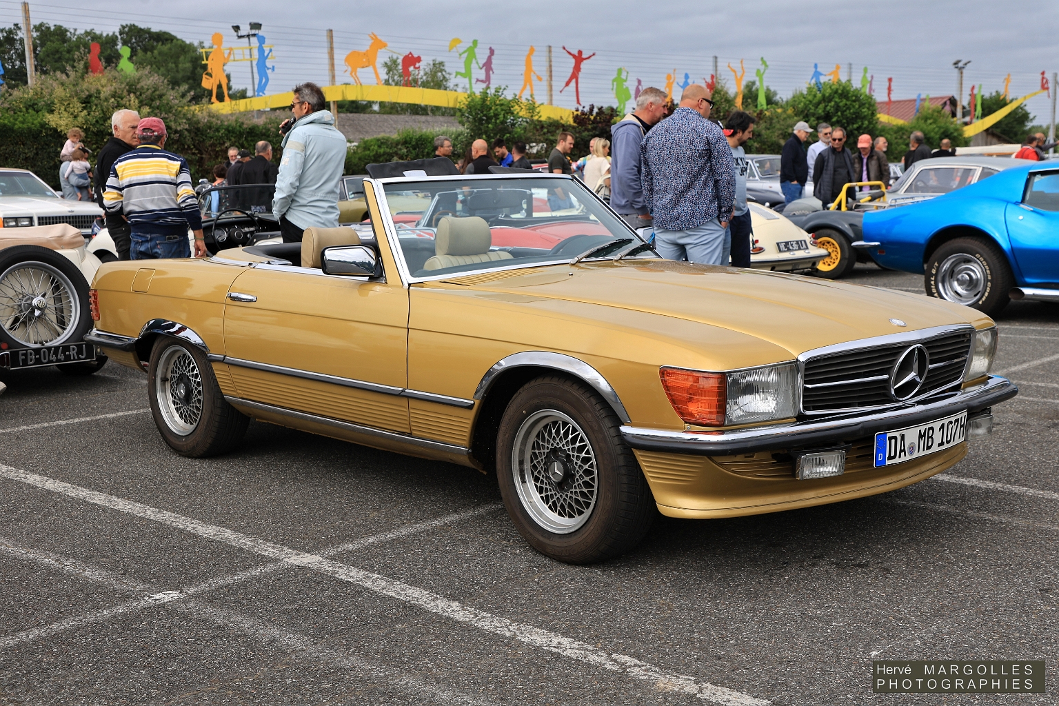 Mercedes-230SL_01.jpg