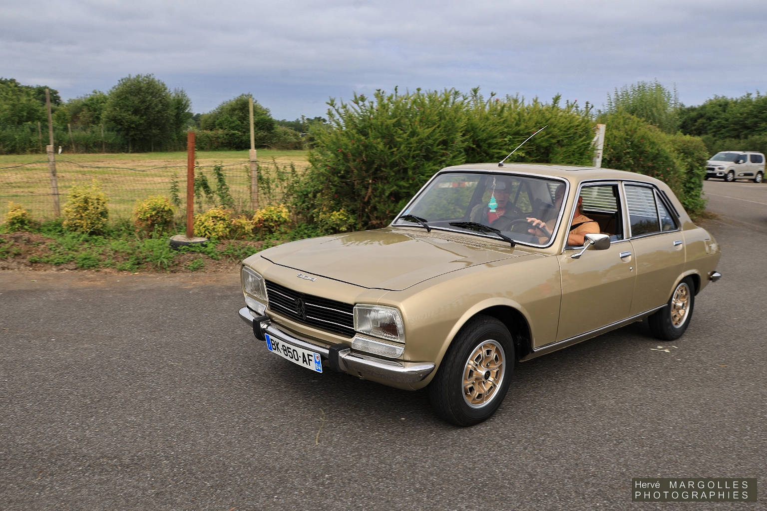 Peugeot-504_01.jpg