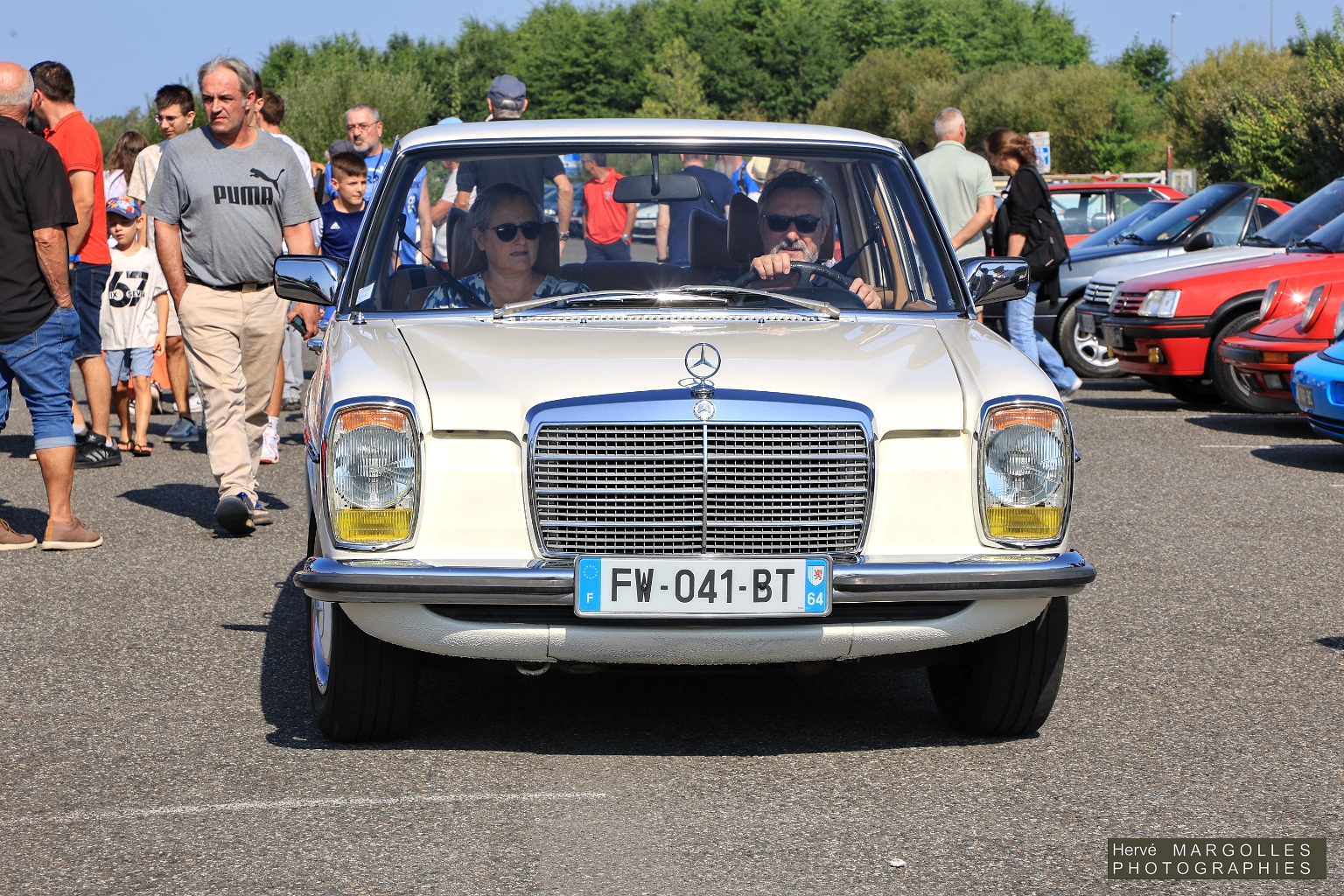 Mercedes-W114_01.jpg