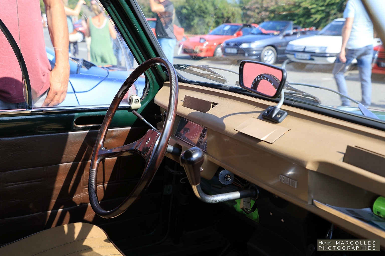 Renault-4_02.jpg